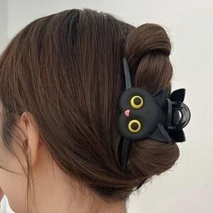 Spooky Black Cat Hair Claw